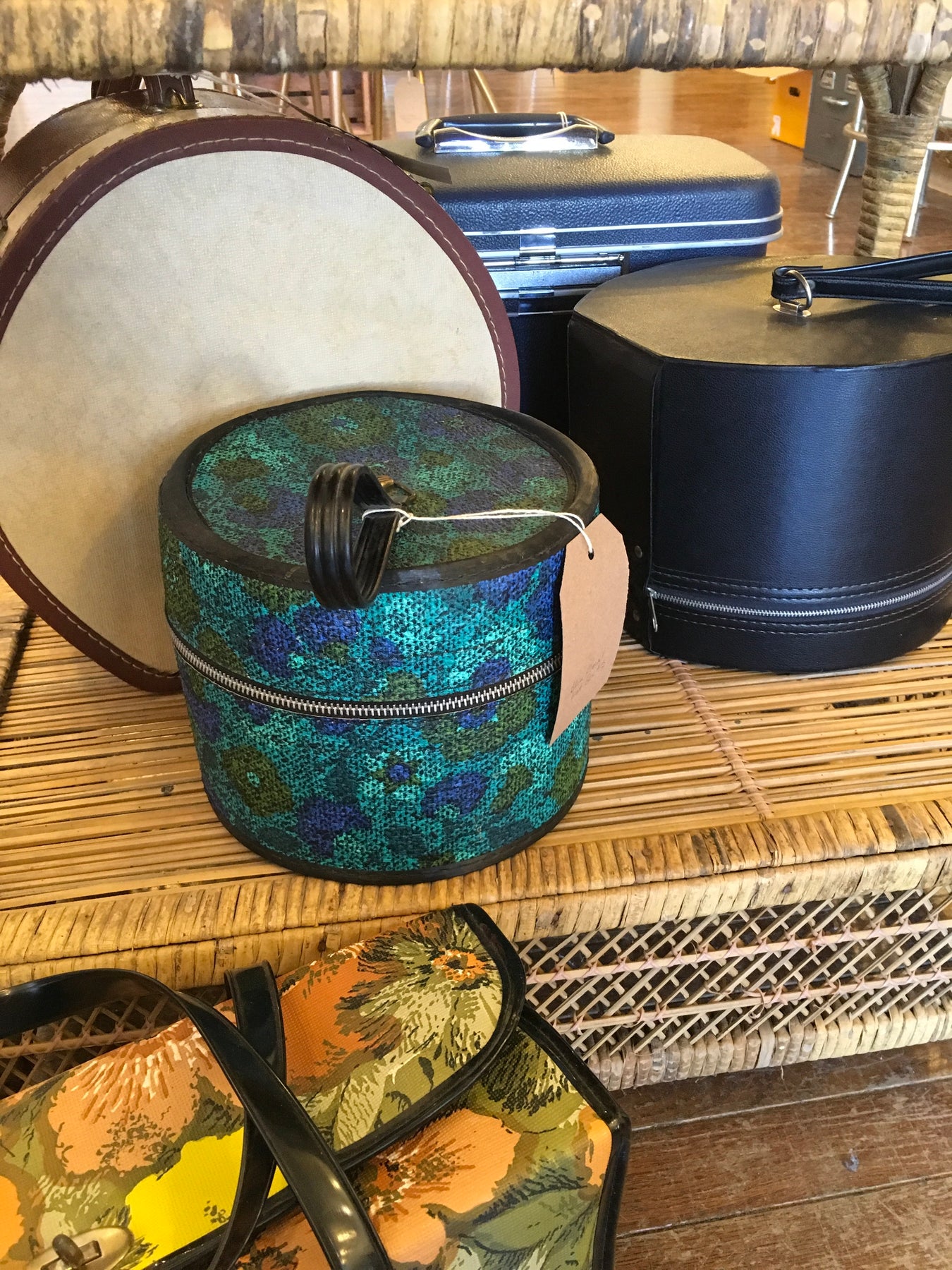Suitcases / hat box / wig box