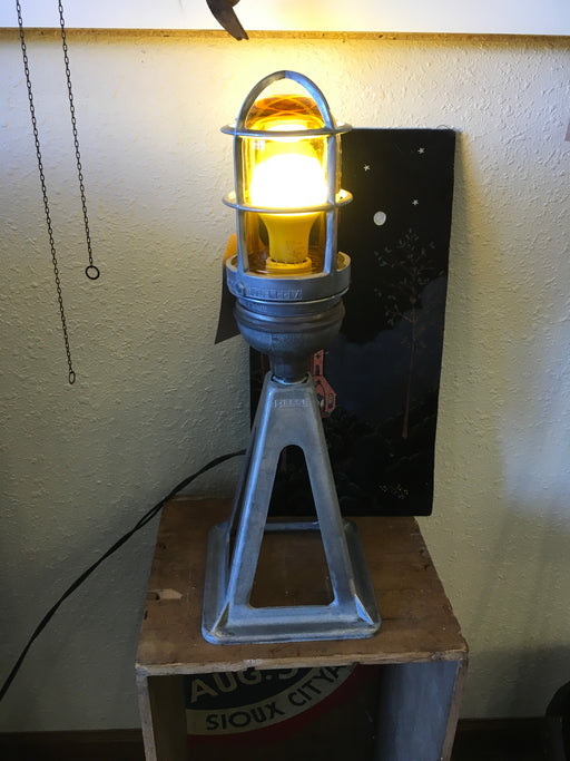 Jack stand lamp